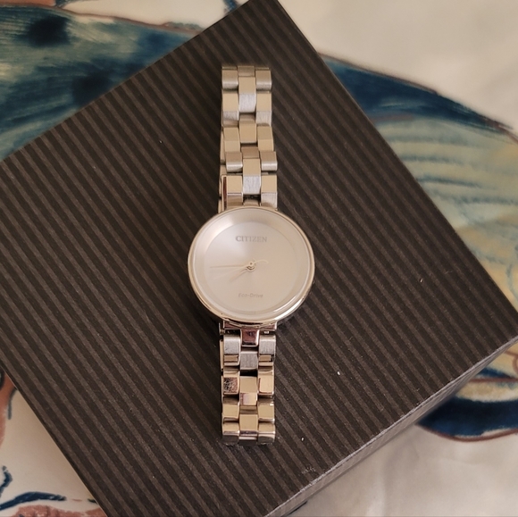 Citizen Eco-drive Watch for Women - Picture 2 of 3